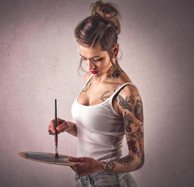 A Revelry Island Mini: Nina the Artist