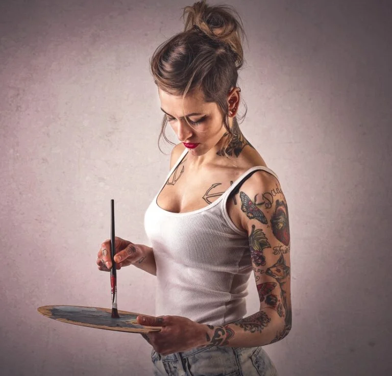 A Revelry Island Mini: Nina the Artist